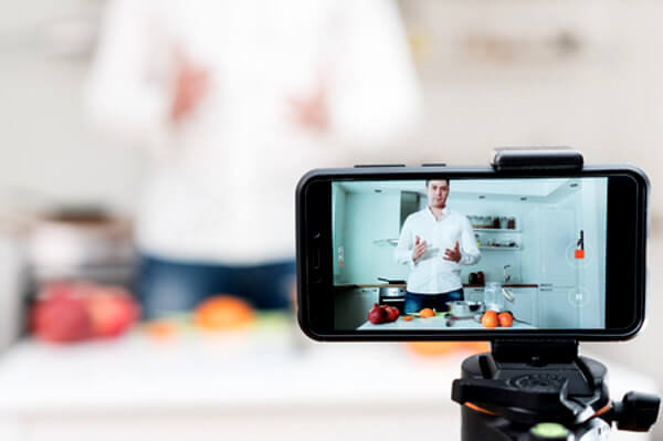 Consejos para grabar con móvil para YouTube en casa