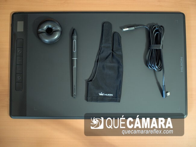 Tableta gráfica Huion Inspiroy Giano - contenido caja